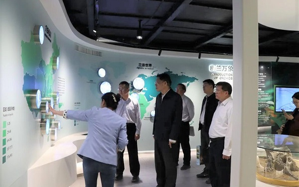 国家林业和草原局科技司一级巡视员李世东一行莅临中心调研指导